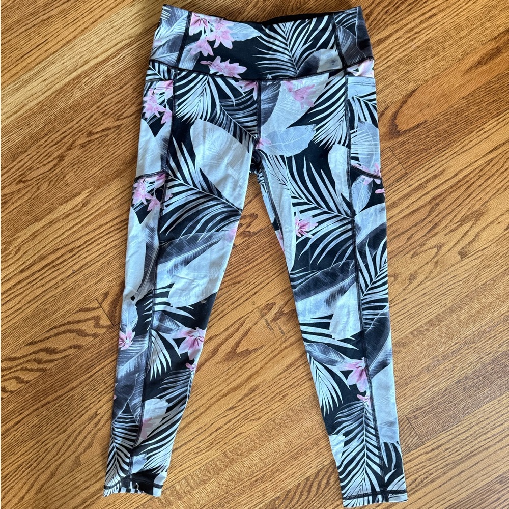 Victoria sport, floral leggings, size medium